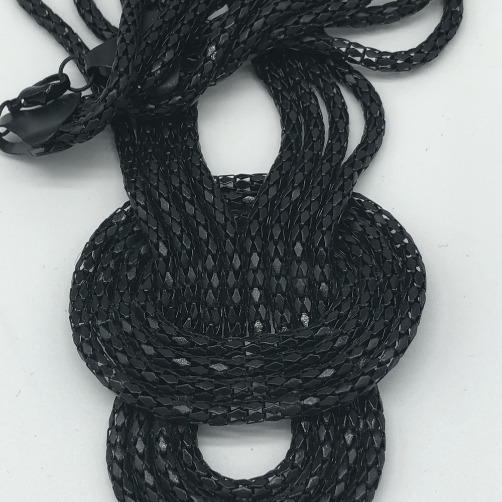 Black metal 4 strand bib  knot rope style.